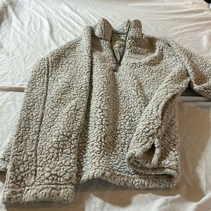 Cozy women’s Dylan size medium fuzzy pullover.